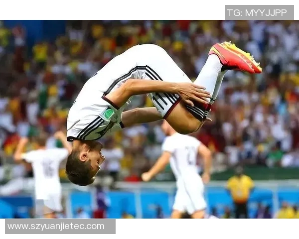 足球明星达罗的精彩瞬间与职业生涯回顾照片集锦