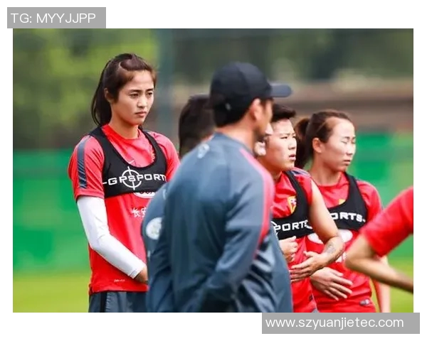 高冷女神与足球明星的真实魅力碰撞展现独特风格与气质